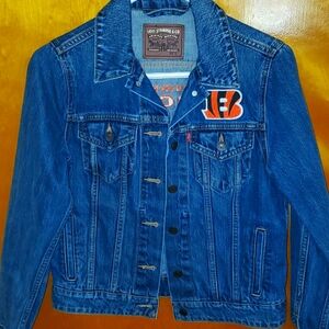 NWOT Women's Levi Cincinnati Bengals Denim Jacket